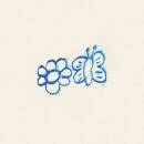 Béesau - Une fleur et des papillons